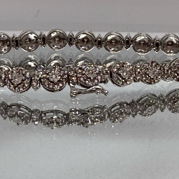 10K Solid White Gold and 3.00 Carat Diamond tennis Bracelet - Picture 1 of 5